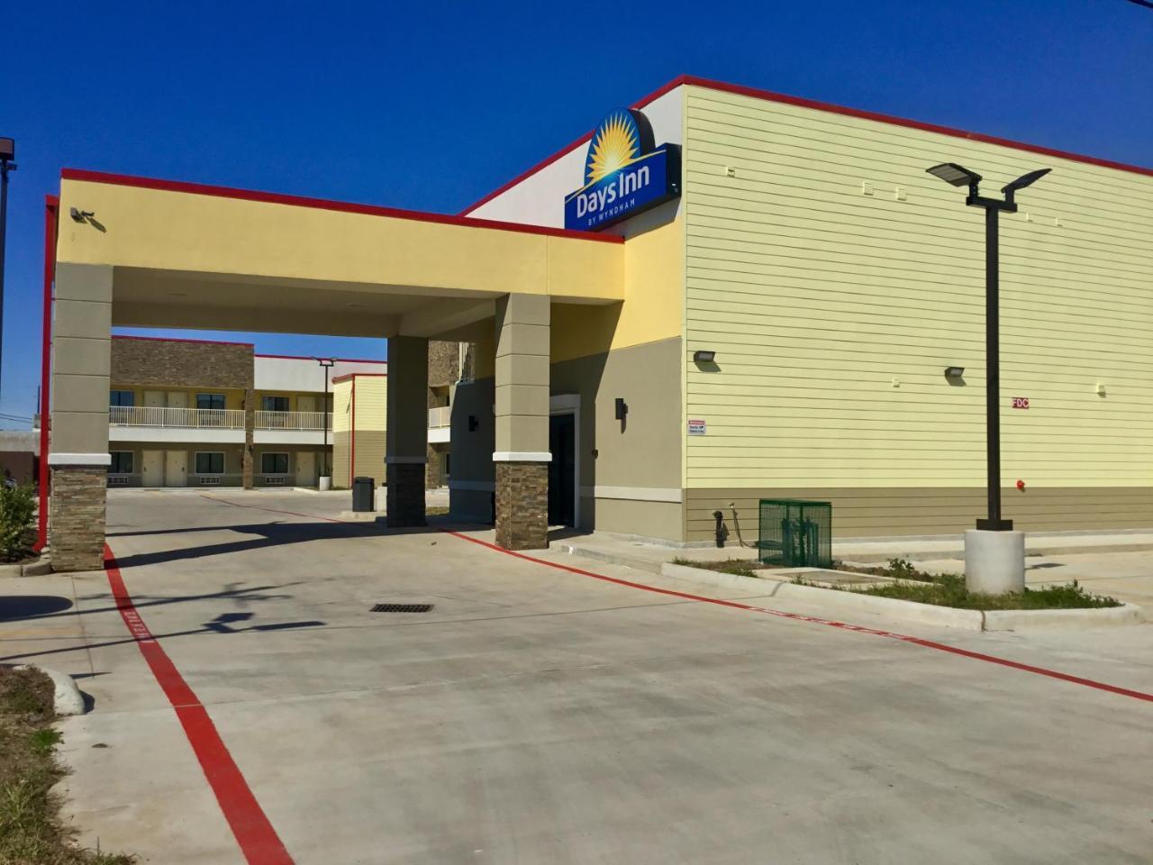 Days Inn By Wyndham Freeport Exterior photo